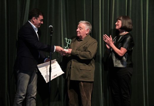 Román Rodríguez asiste á representación de ‘Commedia’ no FIOT, que conta co apoio da consellería